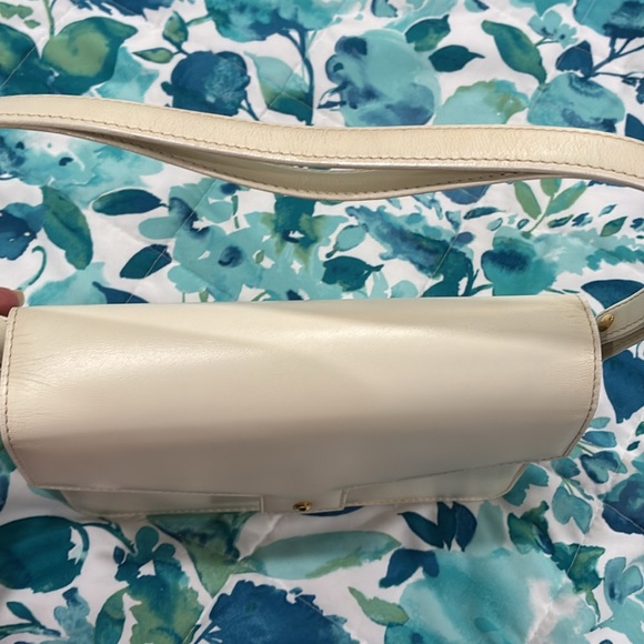 Elegant Vintage Celine White Leather Shoulder Bag - Picture 14 of 16